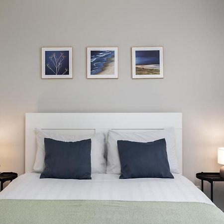 Modern 2Br Cosy Apartment With Large Terrace - Close To Manoel Island & Tigne Shopping Mall Sliema Bagian luar foto