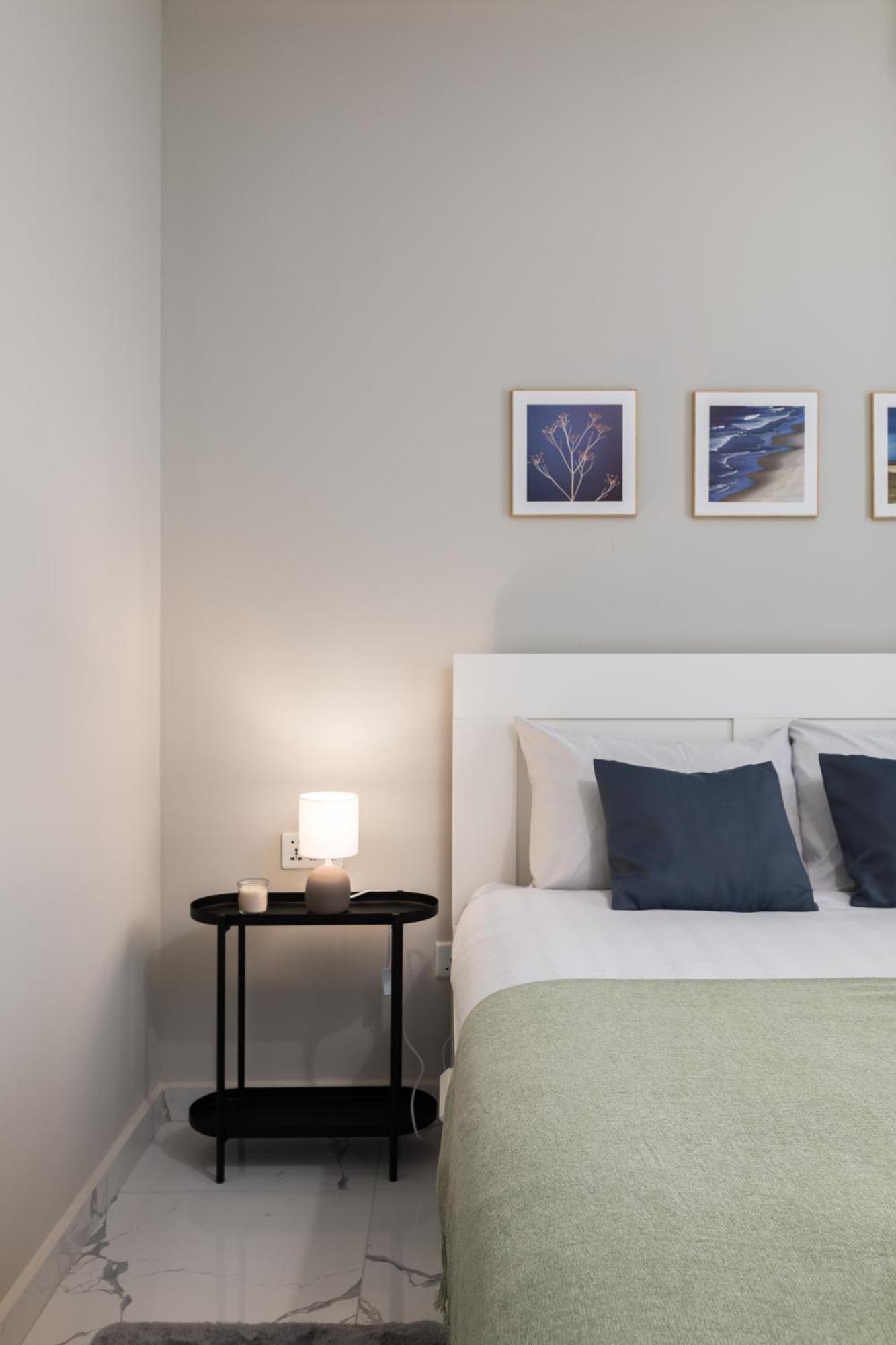 Modern 2Br Cosy Apartment With Large Terrace - Close To Manoel Island & Tigne Shopping Mall Sliema Bagian luar foto