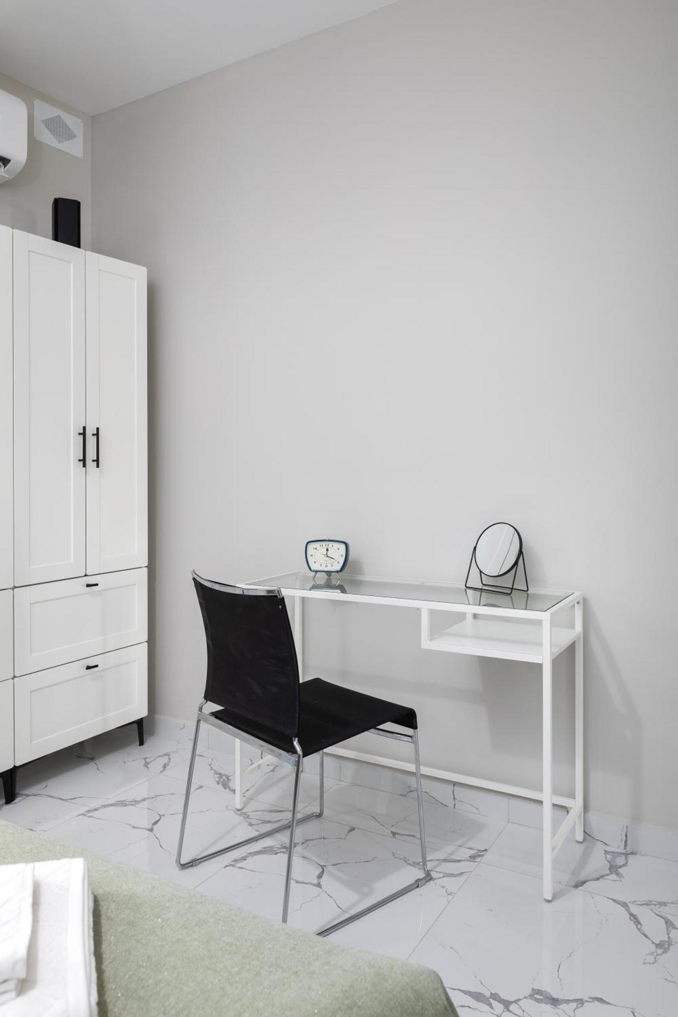 Modern 2Br Cosy Apartment With Large Terrace - Close To Manoel Island & Tigne Shopping Mall Sliema Bagian luar foto