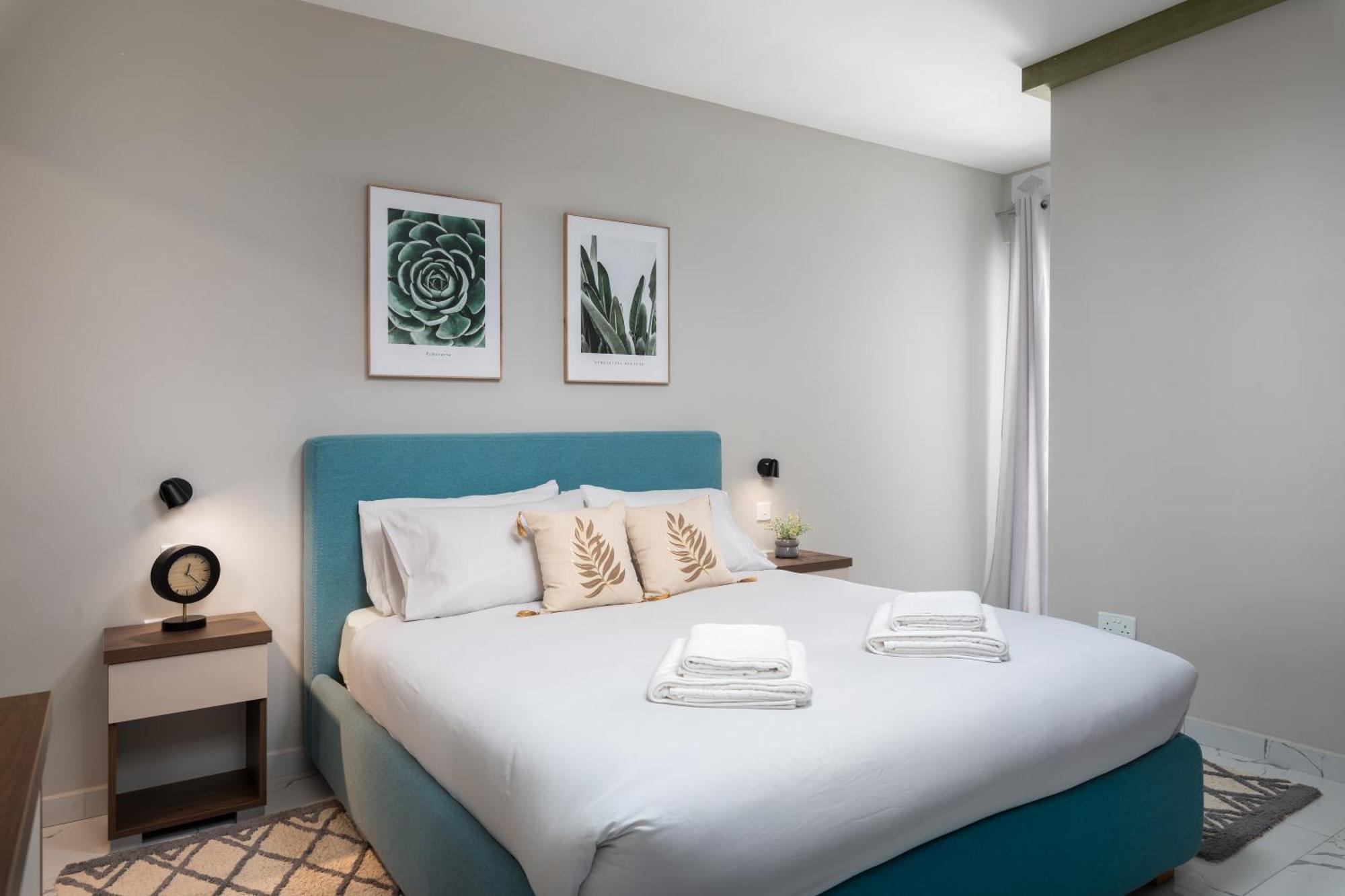 Modern 2Br Cosy Apartment With Large Terrace - Close To Manoel Island & Tigne Shopping Mall Sliema Bagian luar foto